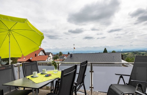 Hoechenschwand Appartement | Appartement 'Haus Fernsicht Wohnung Bergpanorama' avec vue sur les montagnes, balcon et Wi-Fi