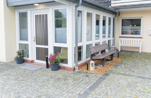 Wiesmoor Appartement | Apartment 'Haus Krokus Wiesmoor Ostfriesland' incl. bed linen and towels, with Wi-Fi
