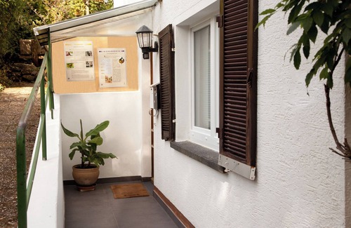 Oberlengenhardt Appartement | Apartment 'Haus Zur Bienenweide' with Shared Terrace, Balcony and Wi-Fi