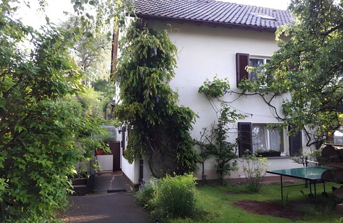 Oberlengenhardt Appartement | Apartment 'Haus Zur Bienenweide' with Shared Terrace, Balcony and Wi-Fi