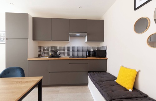 Les Camoins Appartement | Appartement 'Havre De Paix' avec piscine partagée, terrasse privée et Wi-Fi