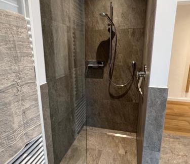 Guetersloh Appartement | Apartment Hof Düker, 2 Komfort DZ, Design Bad