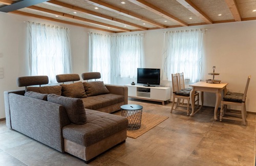 Wolfach Appartement | Apartment 'Hof' with Mountain View, Private Terrace and Wi-Fi