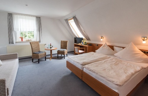 Uslar Maison | Apartment In A Hotel 'Landhotel Für Familien Und Firmen' with Shared Terrace, Balcony and Wi-Fi