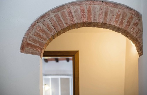 Siena Historical Center Appartement | Apartment 'Il Campo Comfort Apt with Balcony' with Private Terrace, Wi-Fi and Air Conditioning