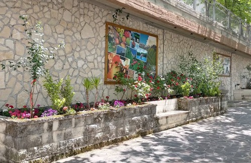 Caramanico Terme Appartement | Appartement "Il Nido nel Borgo Bello" avec vue montagne et balcon.