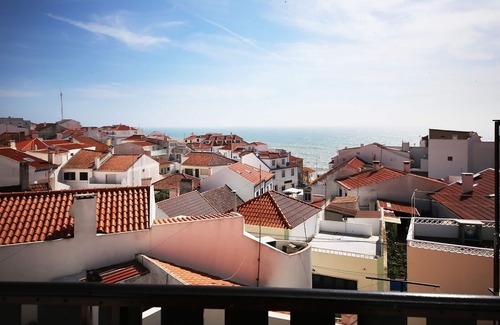 Ericeira Appartement | Apartment im Zentrum, Balkon mit Meerblick & Grill