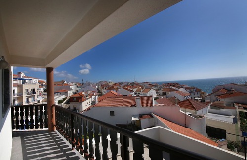 Ericeira Appartement | Apartment im Zentrum, Balkon mit Meerblick & Grill