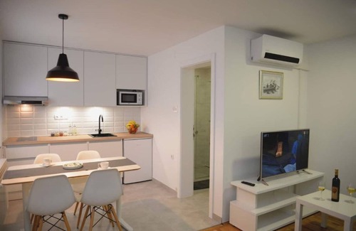 Bosnjaci Maison | Apartment in a Beautiful Garden