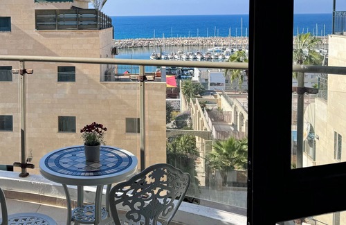Ashkelon Copropriété | Apartment in a central location on Ashkelon beach, with a view of the marina