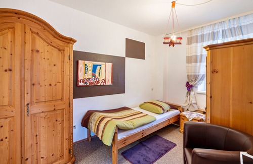 Nussdorf am Inn Maison | Apartment In A Hotel 'Nußdorfer Hof - Apartment 8' with Mountain View, Balcony and Wi-Fi