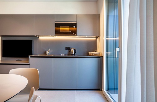 Ravina Appartement | Apartment in a Hotel 'Midum Balcony Nord' with Mountain View, Wi-Fi and Air Conditioning