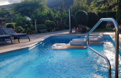 Vilaboa Maison | Apartment in a house with garden, pool and barbecue, 10 minutes from Pontevedra
