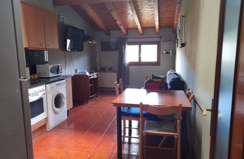 Montferrer I Castellbo Appartement | Apartment in a Quiet Historic Building with Views