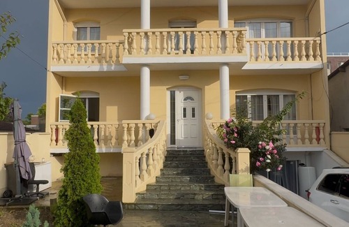 Bondy Appartement | Apartment in a Villa, Tourist Accomodation Grand Paris