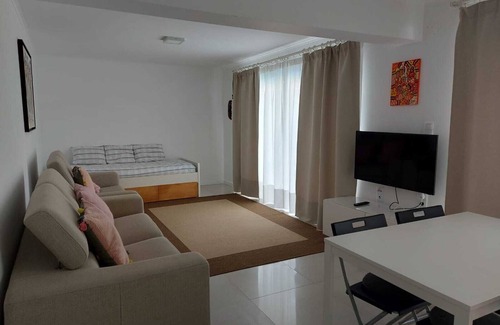 Linda-a-Pastora Maison | Apartment in a villa with pool