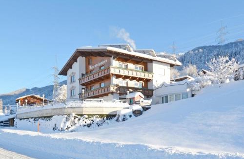 Arzl im Piztal Appartement | Apartment in Arzl-Wald with Mountain Views