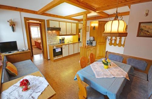 Arzl im Piztal Appartement | Apartment in Arzl-Wald with Mountain Views