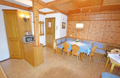 Arzl im Piztal Appartement | Apartment in Arzl-Wald with Mountain Views