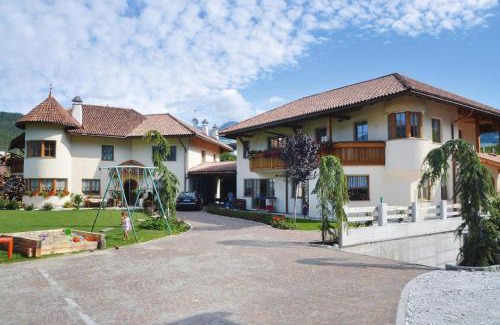 Sciaves Appartement | Apartment in Brixen with Pool & Dolomites Views
