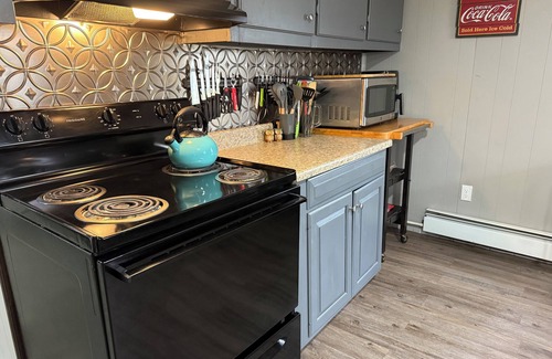 Kintnersville Appartement | Apartment in Bucks County w/ hot tub, private entrance, yard, and covered patio!