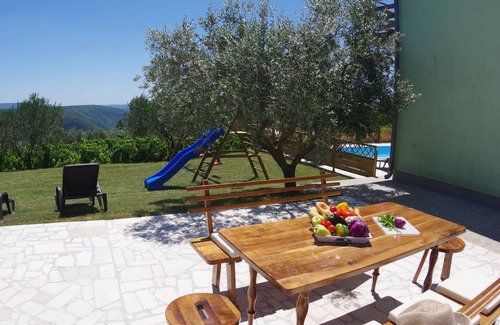 Zminj Appartement | Appartement spacieux donnant sur les vignes