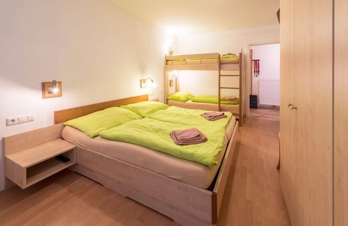 Konigsleiten Appartement | Apartment in "Chalet Central - Top CC6" in the Ski Area with Shared Sauna, Wi-Fi & Terrace; Parking