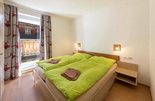 Konigsleiten Appartement | Apartment in "Chalet Central - Top CC6" in the Ski Area with Shared Sauna, Wi-Fi & Terrace; Parking