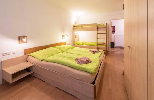 Konigsleiten Appartement | Apartment in "Chalet Central - Top CC6" in the Ski Area with Shared Sauna, Wi-Fi & Terrace; Parking