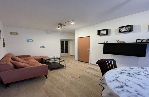 Noyen-sur-Sarthe Appartement | Apartment in Noyen near Le Mans Circuit
