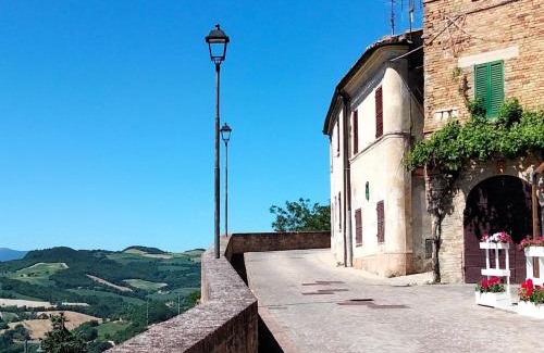 Fratte Rosa Appartement | Apartment in Fratte Rosa with Apennine Views