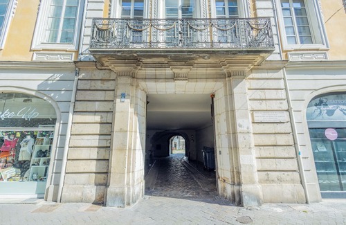 Chambery Appartement | Apartment in Historic Building, Center of Chambéry