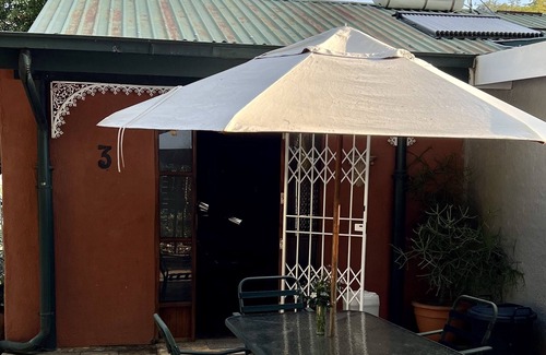 Nelspruit Appartement | Apartment in Nelspruit with a private garden - LoerieRoep Unit 1