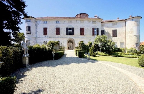 Rocca Grimalda Appartement | Élégant appartement de château avec grand jardin