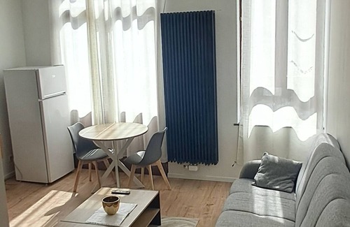 Saint-Laurent Appartement | Apartment in quiet street