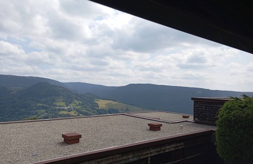 Murat-le-Quaire Appartement | Apartment in residence facing Puy de Sancy