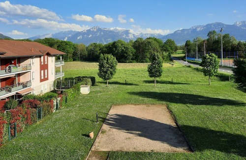 Scientrier Appartement | Apartment in the center of the village and 5 minutes from the A40