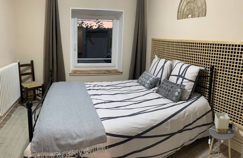 Uchizy Appartement | Apartment in the center of the village with swimming pool