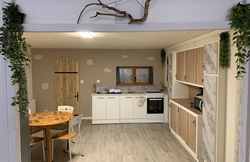 Saint-Julien Appartement | Apartment in the heart of the village!