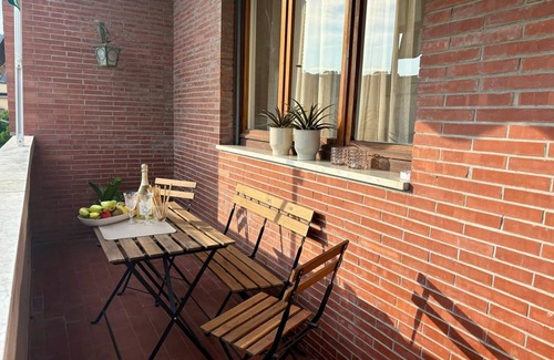 Carrara Appartement | Apartment in the heart of Carrara with 2 balconies and views of the city.