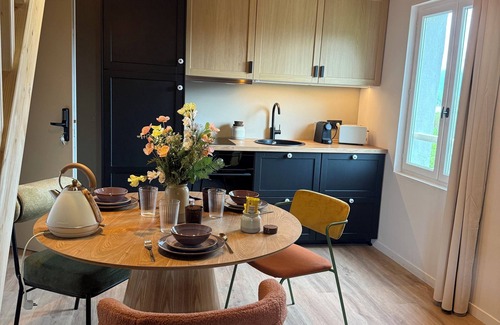 Lavours Appartement | Appartement au coeur du village historique avec piscine