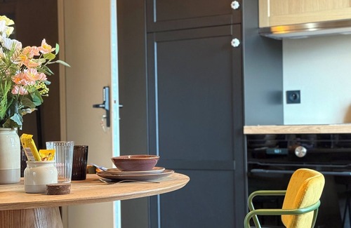 Lavours Appartement | Appartement au coeur du village historique avec piscine