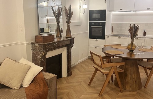 Barbatre Appartement | Apartment in the heart of the historic center-Champagne Maisons and city center