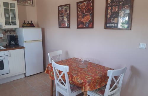 Baillargues Appartement | Appartement dans villa avec piscine et jardin privatisés
