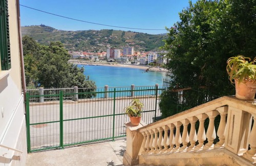 Agropoli Appartement | Apartment in villa on beach in greenery, in center