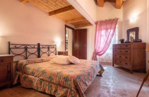 Mombaroccio Appartement | Apartment in Villagrande with Pool & Garden