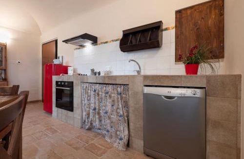Mombaroccio Appartement | Apartment in Villagrande with Pool & Garden