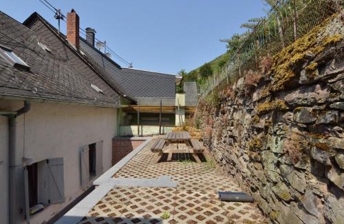 Zell Appartement | Apartment in Zell near Mosel River & Vineyards