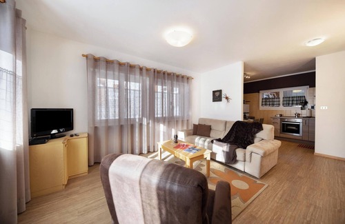 Pera Appartement | Appartement 'Ciasa Piaz de Pavarin' avec vue sur les montagnes, jardin partagé et Wi-Fi