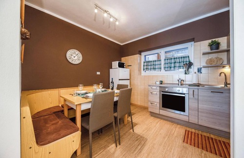 Pera Appartement | Appartement 'Ciasa Piaz de Pavarin' avec vue sur les montagnes, jardin partagé et Wi-Fi